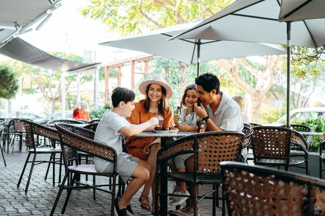 Vida | Alexandra Hills | Family Eating