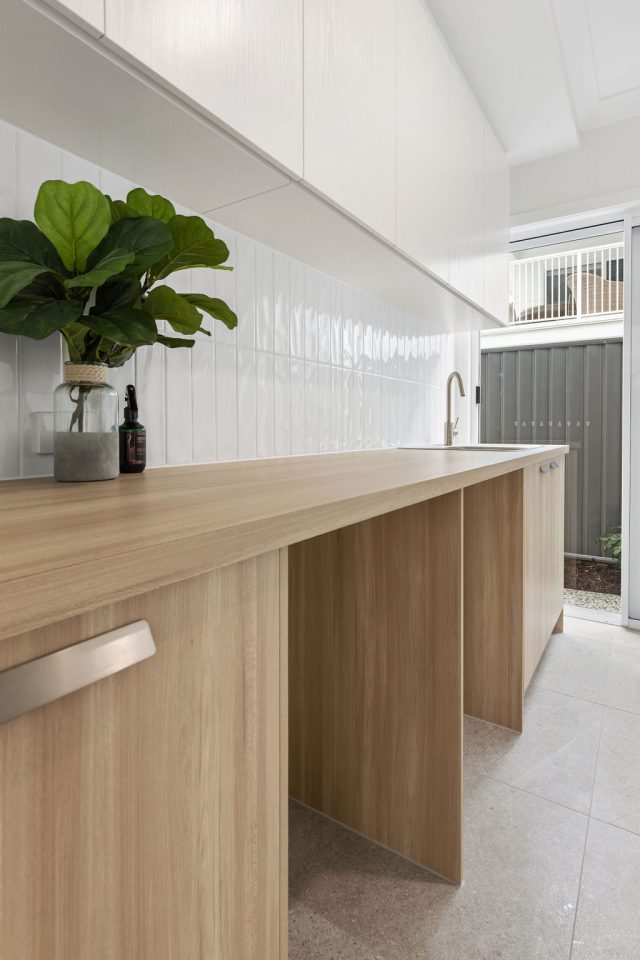 http://643%20Banyan%20Circuit%20Wellington%20Point%20-%20Sink%20and%20Bench-%20Fiteni%20Homes