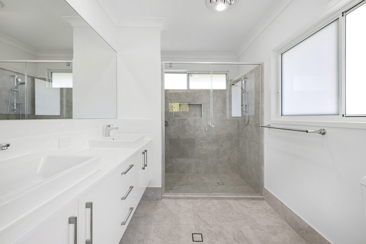 http://4%20Bulimba%20-%20Bathroom%20View%201