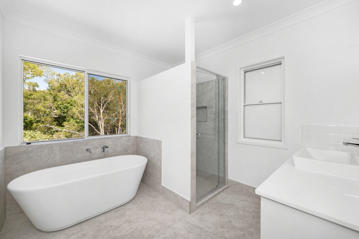 http://4%20Bulimba%20-%20Bathroom%20View%202