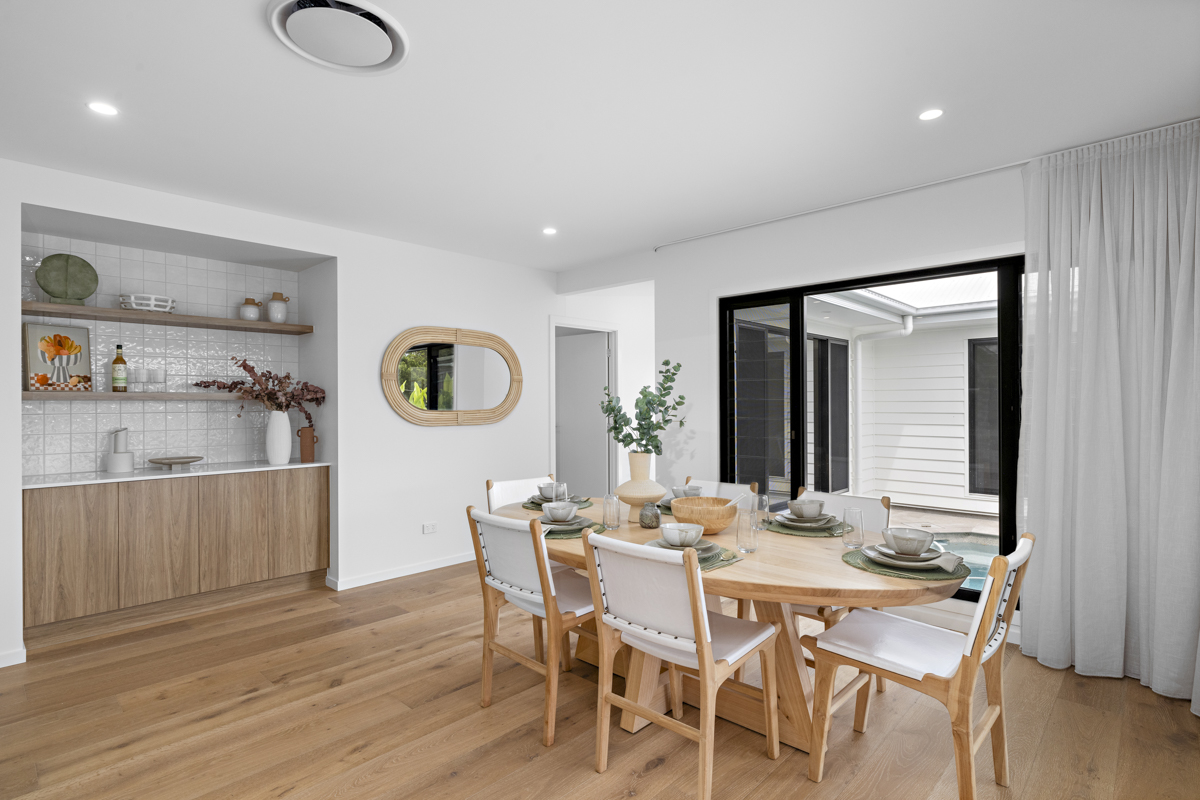 http://7%20Wollemi%20Dining%20room%20window%20-%20Woodbury