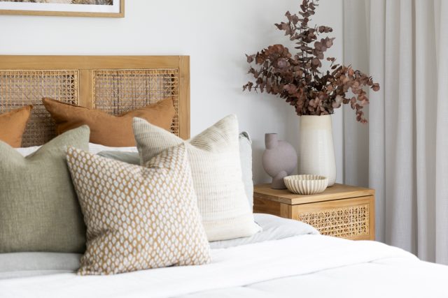 http://7%20Wollemi%20close%20up%20of%20bedside%20table%20-%20Woodbury