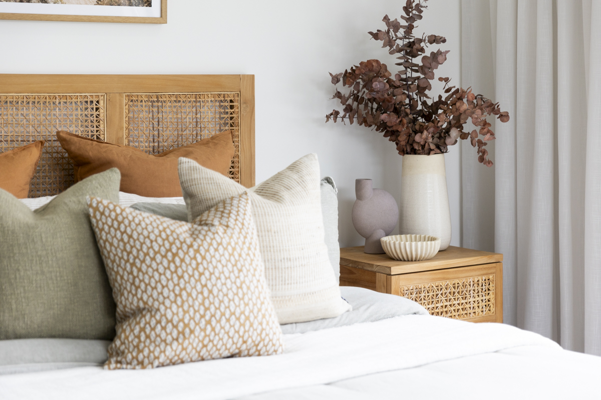 http://7%20Wollemi%20close%20up%20of%20bedside%20table%20-%20Woodbury