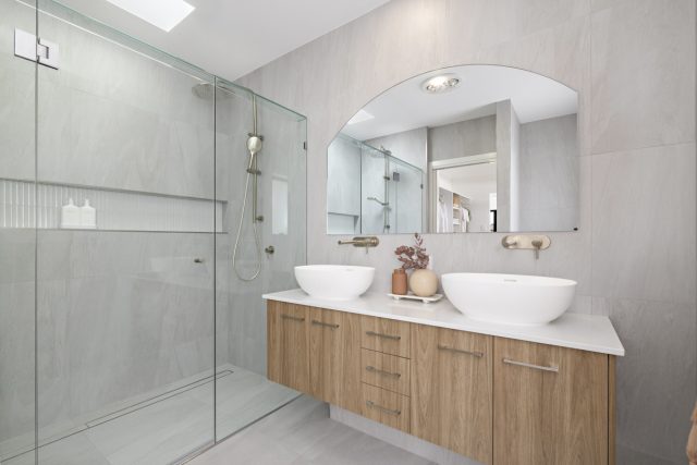 http://7%20Wollemi%20Ensuite%20shower%20and%20sink%20-%20Woodbury