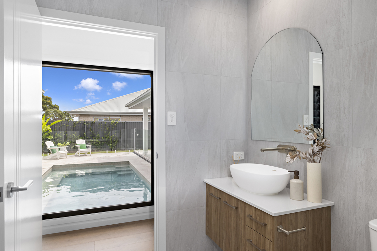 http://7%20Wollemi%20Window%20View%20outside%20bathroom%20-%20Woodbury